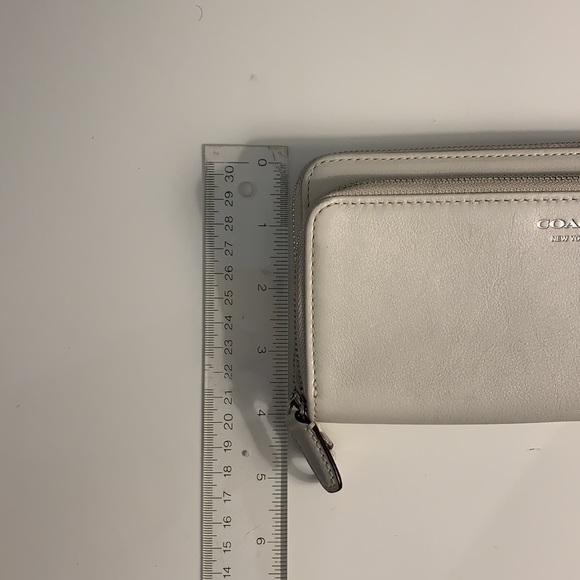 Coach Authentic Double Zip Genuine Leather Wallet in Color White - Picture 10 of 13